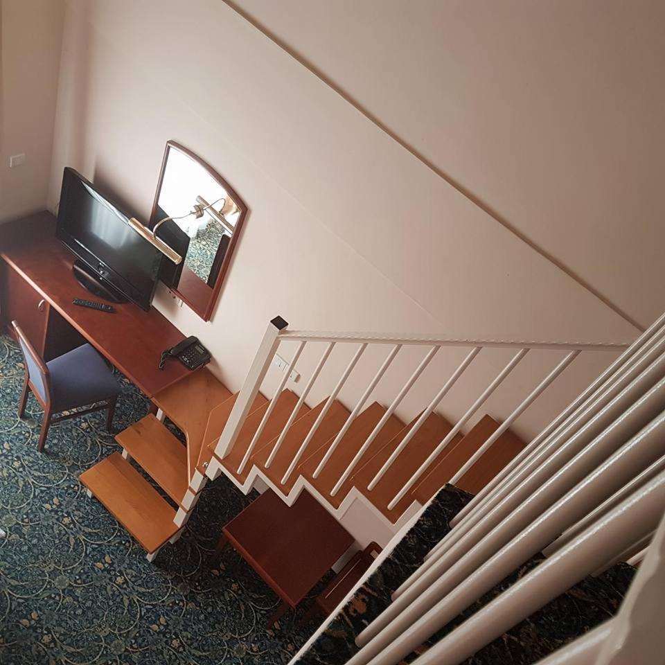Hotel Cateski Dvorec Чатеж-об-Саві Екстер'єр фото
