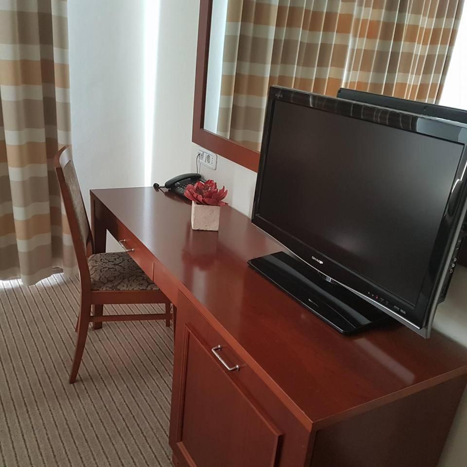 Hotel Cateski Dvorec Чатеж-об-Саві Екстер'єр фото