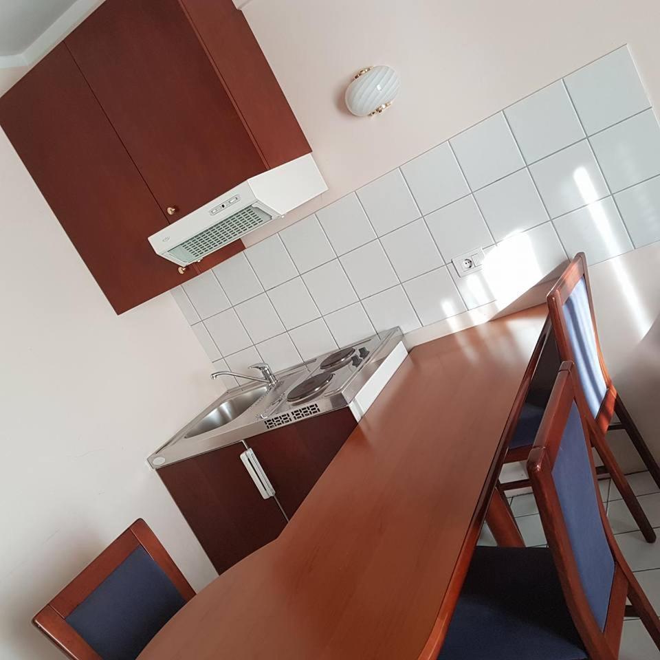 Hotel Cateski Dvorec Чатеж-об-Саві Екстер'єр фото