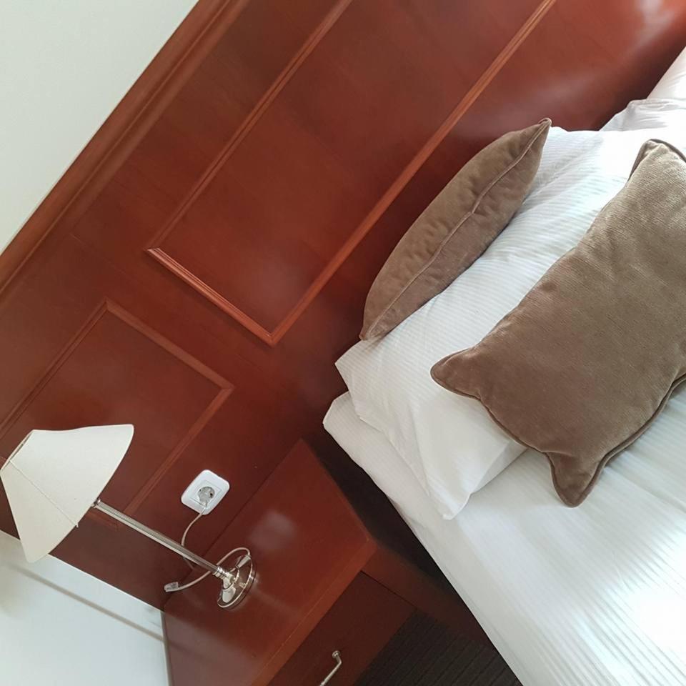 Hotel Cateski Dvorec Чатеж-об-Саві Екстер'єр фото