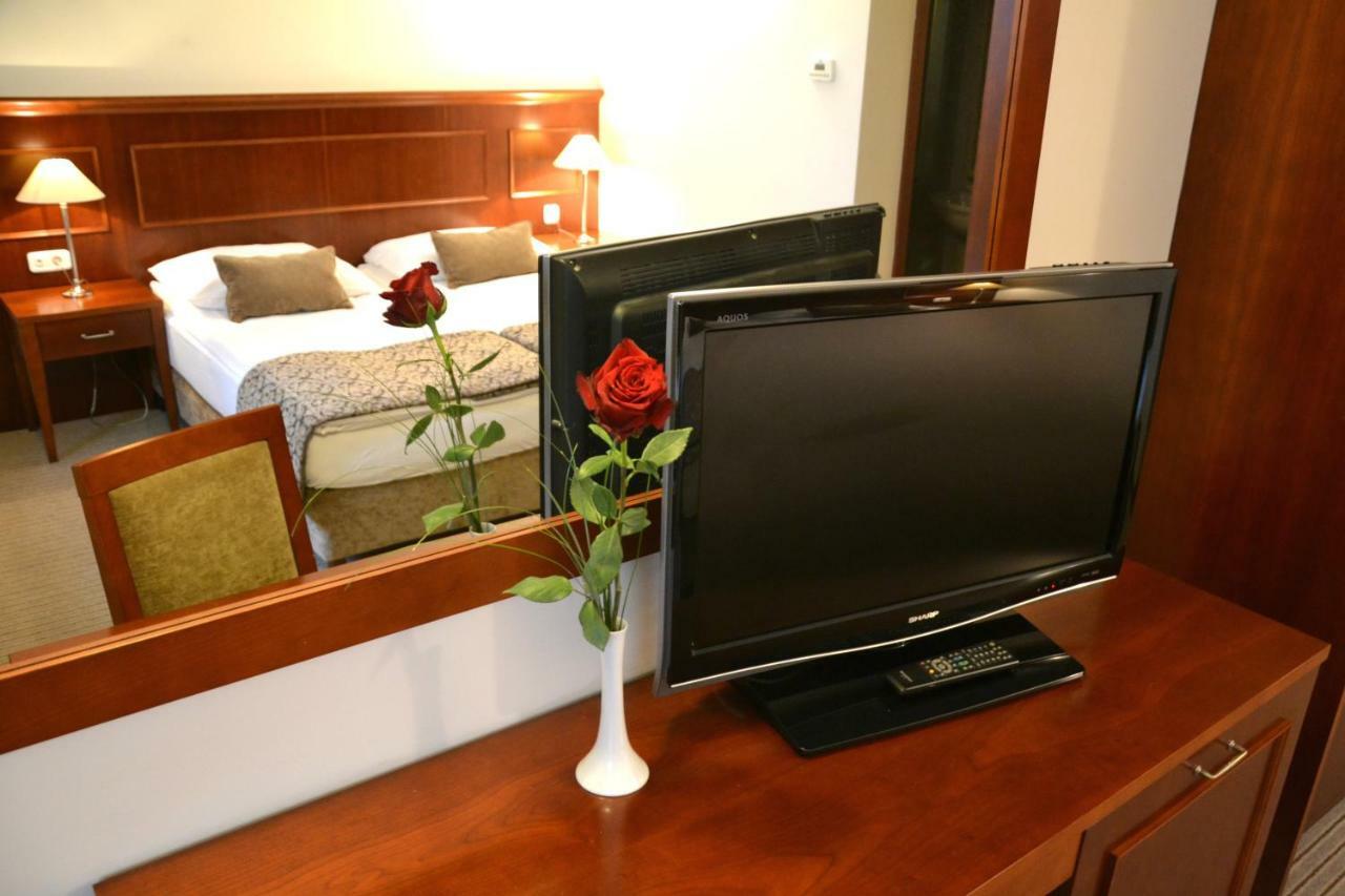 Hotel Cateski Dvorec Чатеж-об-Саві Екстер'єр фото